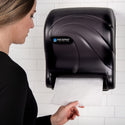 DISPENSADOR DE PAPEL TOALLA AUTO-CORTE OCEANS, NEGRO PERLA, SAN JAMAR No. T8090TBK.